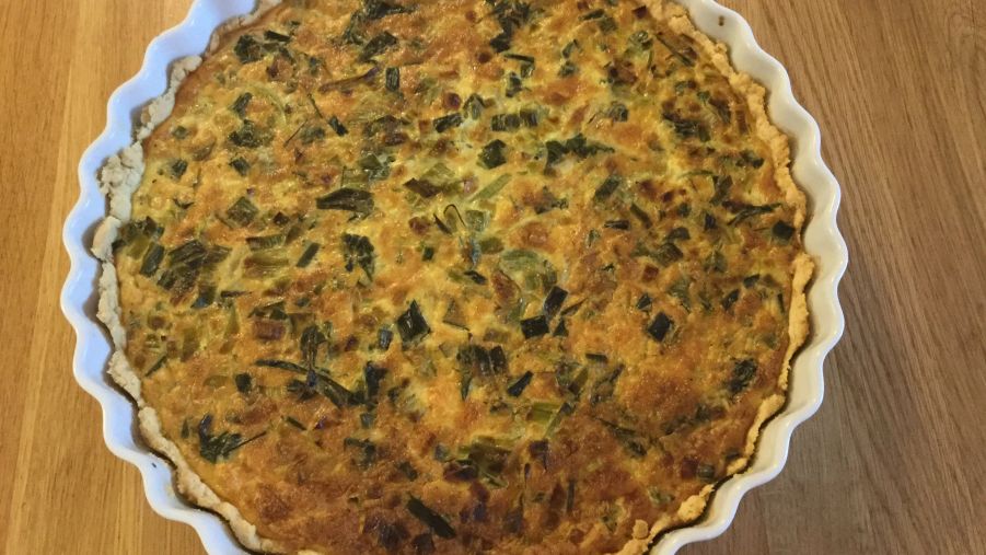 Je garde aussi le vert des poireaux pour la tarte, mais émincé en plus petit. Je les fais revenir avant d'enfourner.