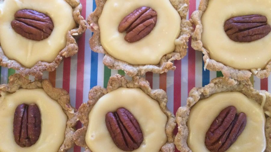 En mode tartelette, c’est assez pratique, ça évite la galère pour couper dans le toffee.