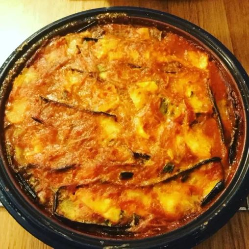 Un gratin végétarien à déguster au début de l’automne, quand les aubergines sont encore de saison mais que la chaleur s’est éloignée.