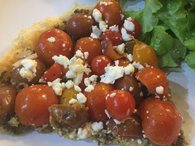 Une tarte encore plus jolie quand on mélange les variétés et les couleurs de tomates cerises.