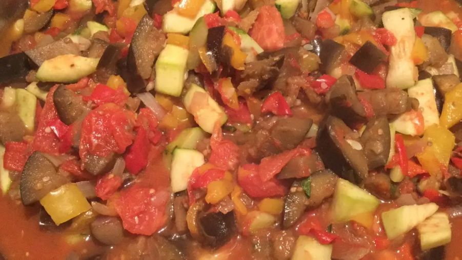 Autant se lancer dans une énorme marmite si le but est de faire des conserves de ratatouille.